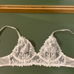 34b beautiful white lace Free People bra